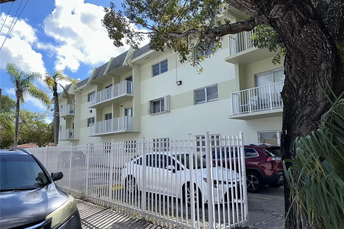 12890 NE 8th Ave #107, North Miami: photo 1 of 16