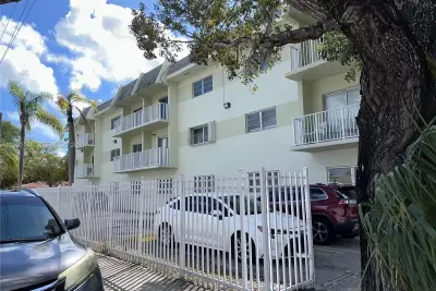 12890 NE 8th Ave #107, North Miami: photo 1 of 16