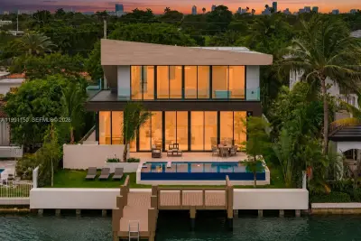 535 N Shore Dr, Miami Beach: photo 1 of 52