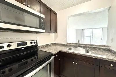 484 NW 165th St Rd #A-411, Miami: photo 1 of 18