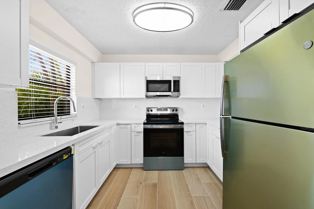 3281 E Golf Blvd #12, Pompano Beach: photo 1 of 24