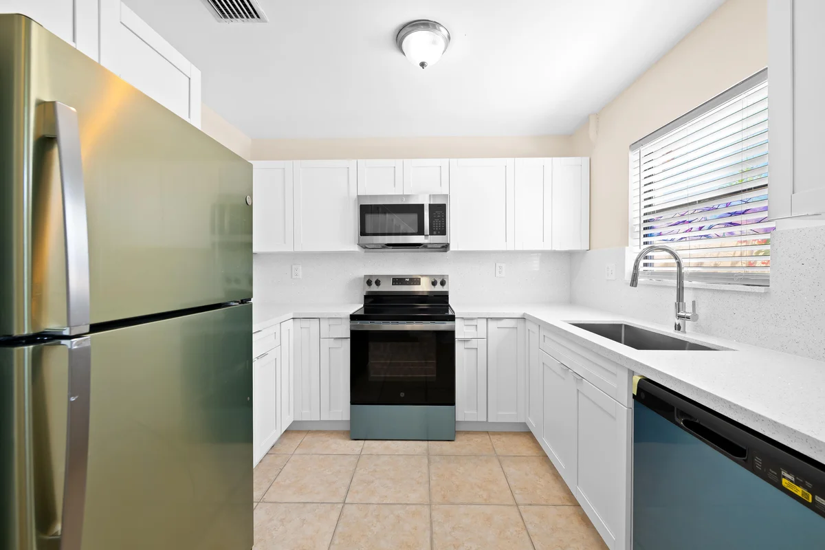 3281 E Golf Blvd #4, Pompano Beach: photo 1 of 23