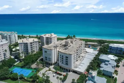 176 Helios Dr #102, Jupiter: photo 1 of 25
