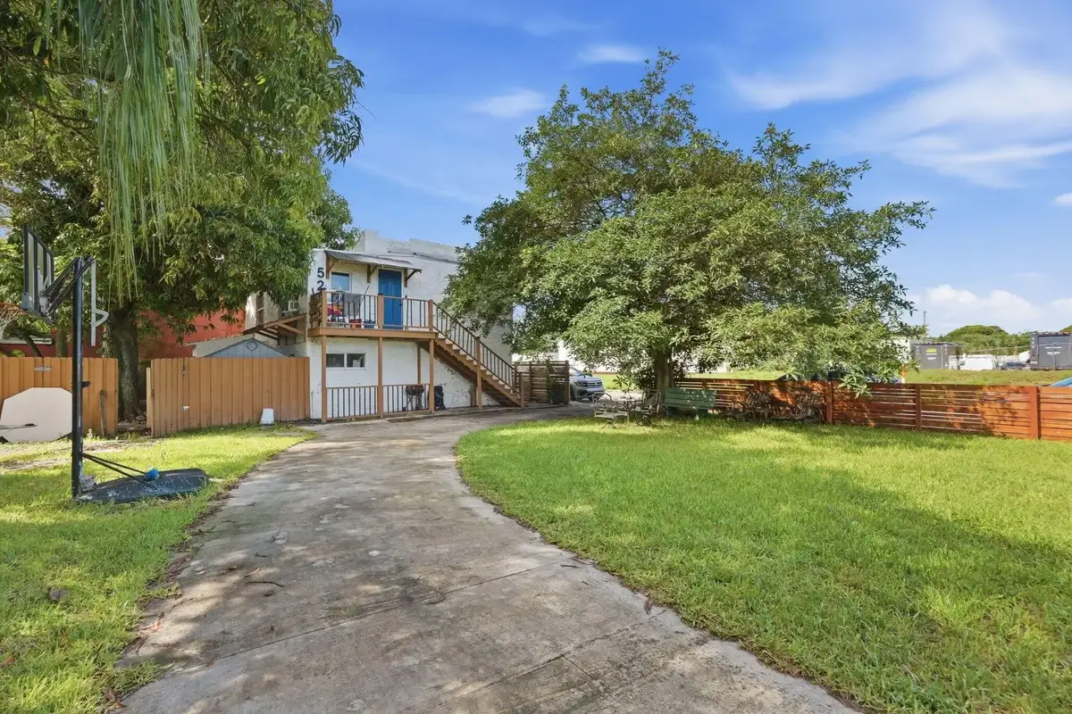 528 Churchill Rd, West Palm Beach: photo 1 of 38