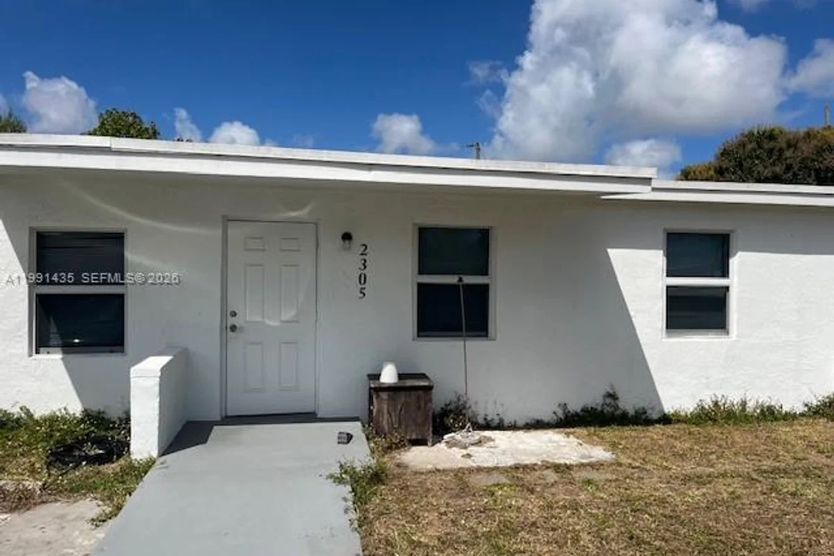 2305 NW 13 Ct, Fort Lauderdale: photo 1 of 12