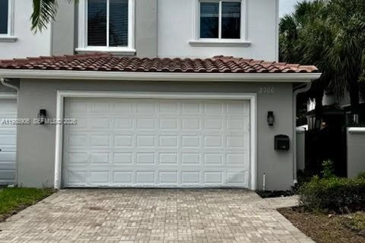 2706 NE 30th Pl, Fort Lauderdale: photo 1 of 28