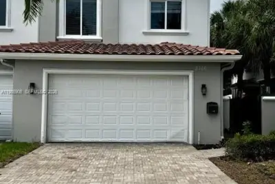 2706 NE 30th Pl, Fort Lauderdale: photo 1 of 28