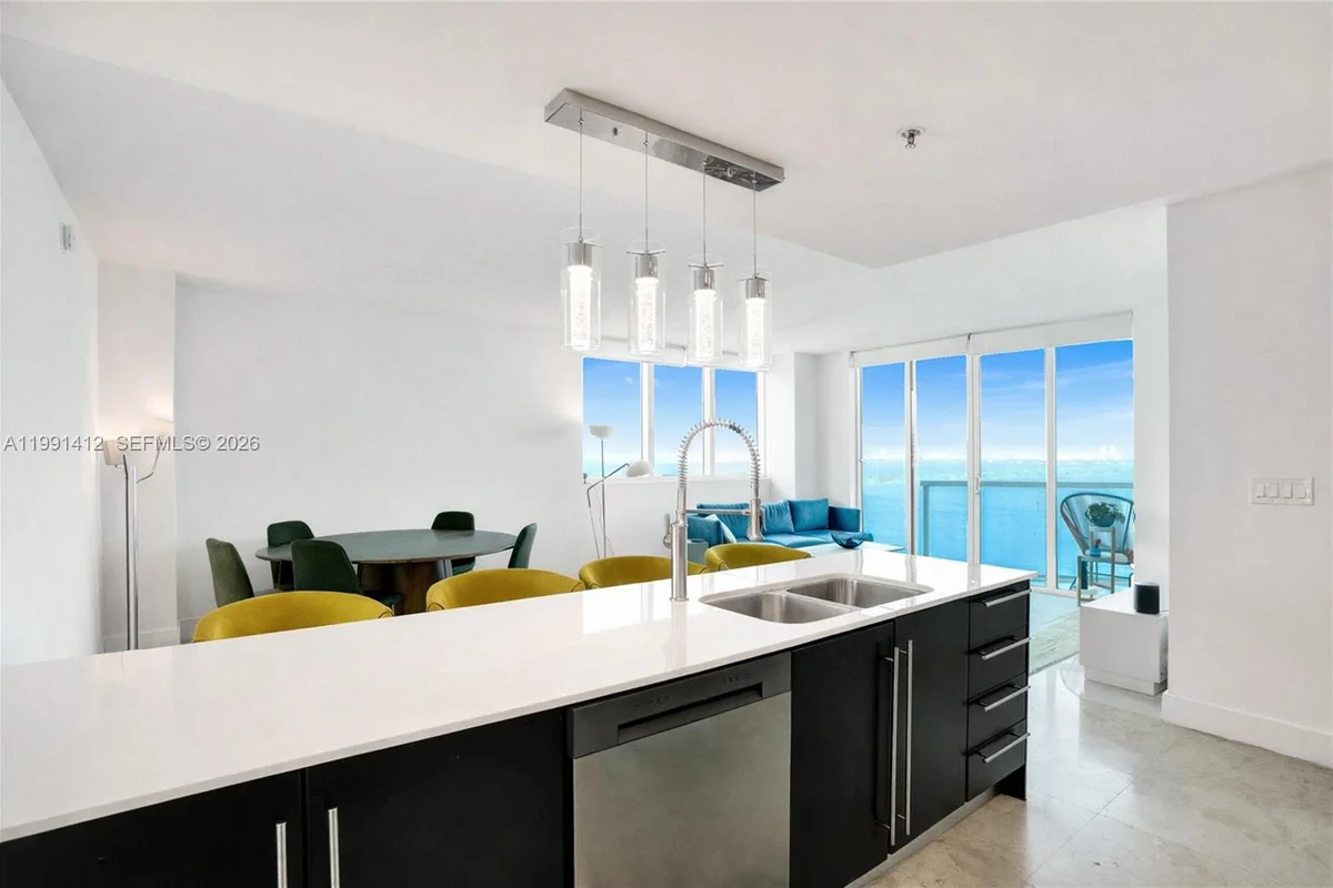 665 NE 25th St #2105, Miami: photo 1 of 18