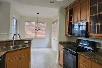 Villa in Parkland: photo 1 of 27