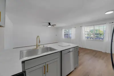 5203 NE 24th Ter #B207, Fort Lauderdale: photo 1 of 31