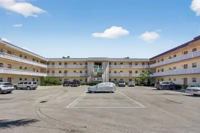 4299 NW 16th St #202, Lauderhill: photo 1 of 35