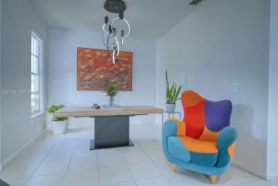 House in Miramar: photo 1 of 13