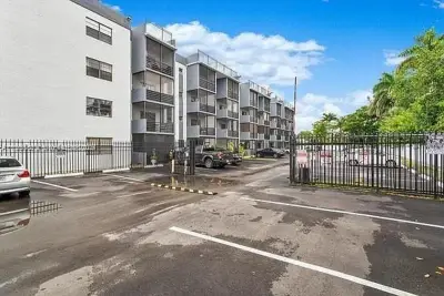 13500 NE 3rd Ct #205, North Miami: photo 1 of 10