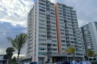 1400 S Ocean Dr #1004, Hollywood: photo 1 of 27