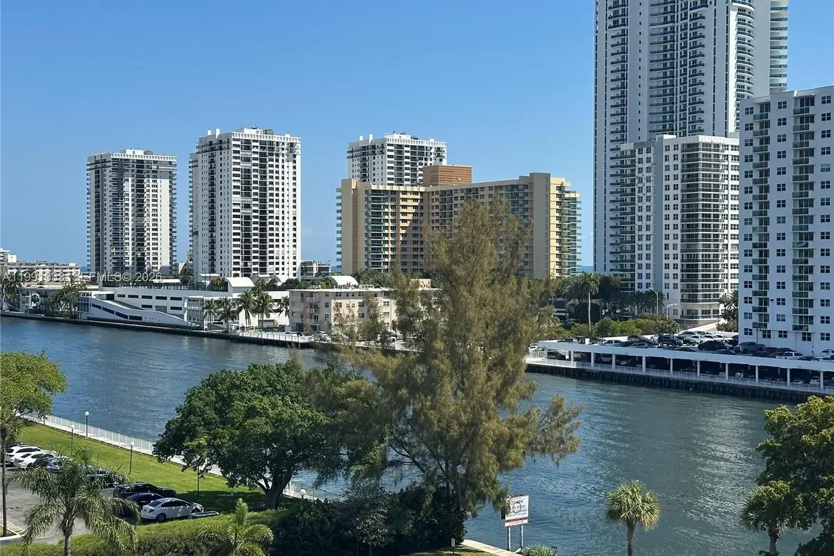 600 Parkview Dr #717, Hallandale Beach: photo 1 of 34