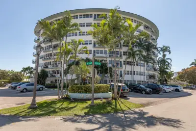 3250 NE 28th St #404, Fort Lauderdale: photo 1 of 36