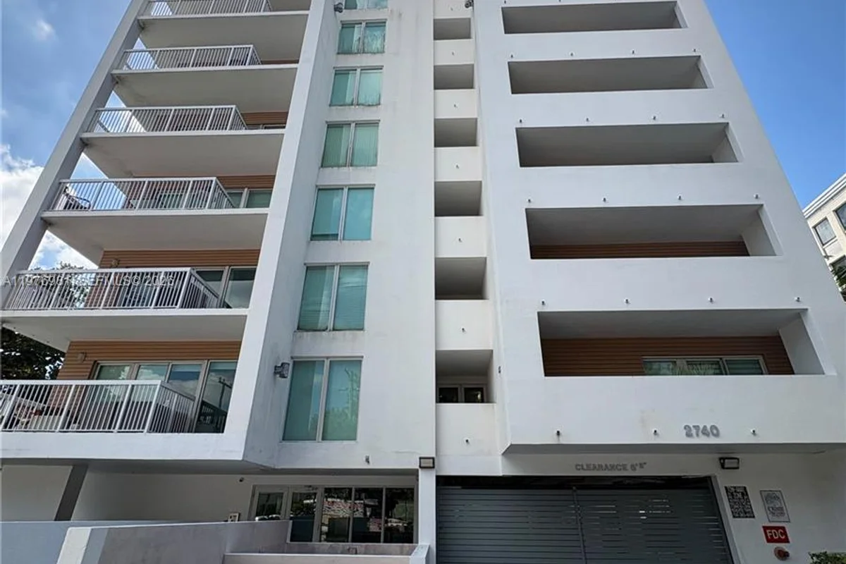 2740 SW 28th Ter #304, Miami: photo 1 of 14
