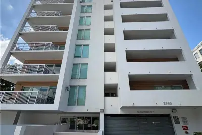 2740 SW 28th Ter #304, Miami: photo 1 of 14