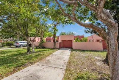1624 NW 56th Ave #14, Lauderhill: photo 1 of 25