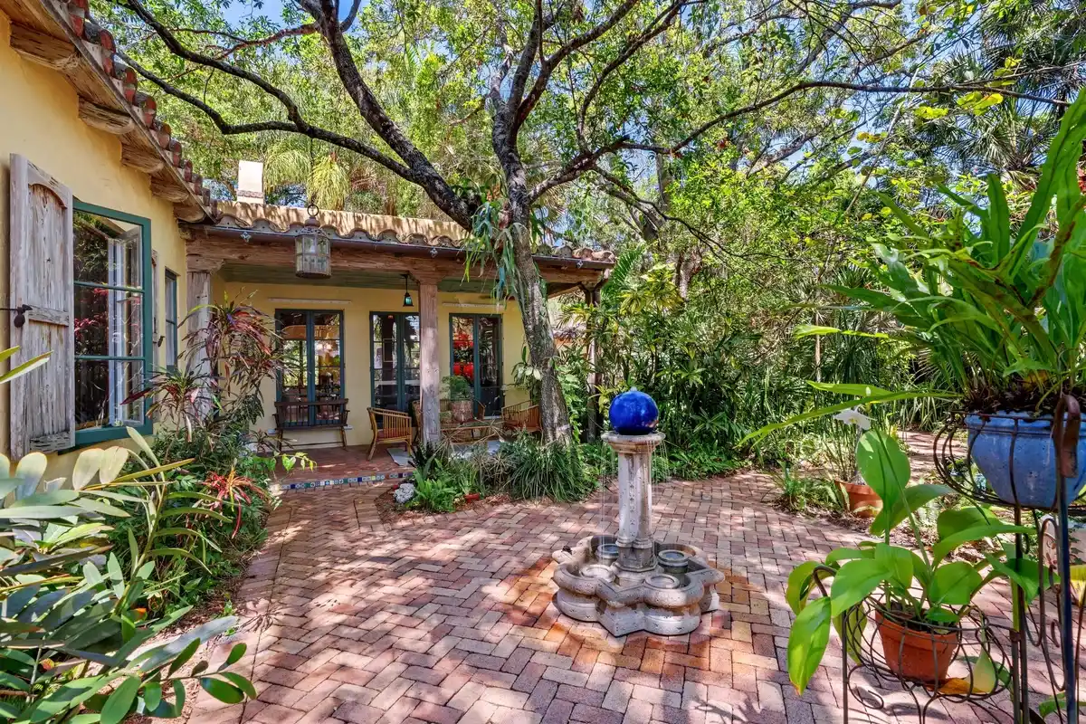 825 Alamanda St, Boca Raton: photo 1 of 42