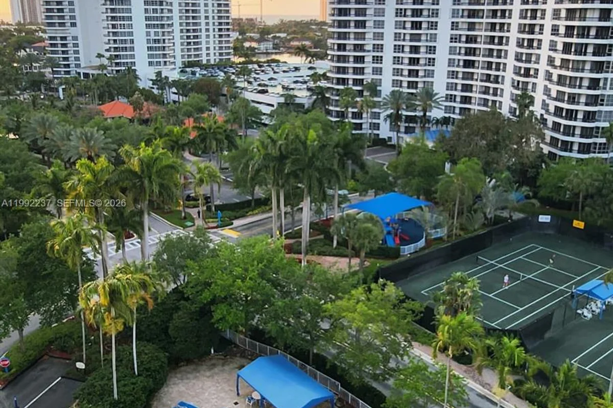 3500 Mystic Pointe Dr #1201, Aventura: photo 1 of 6
