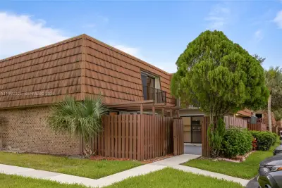 1170 SW 118th Ter, Davie: photo 1 of 51