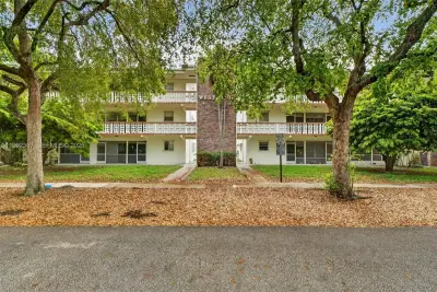 412 S Luna Ct #11, Hollywood: photo 1 of 22