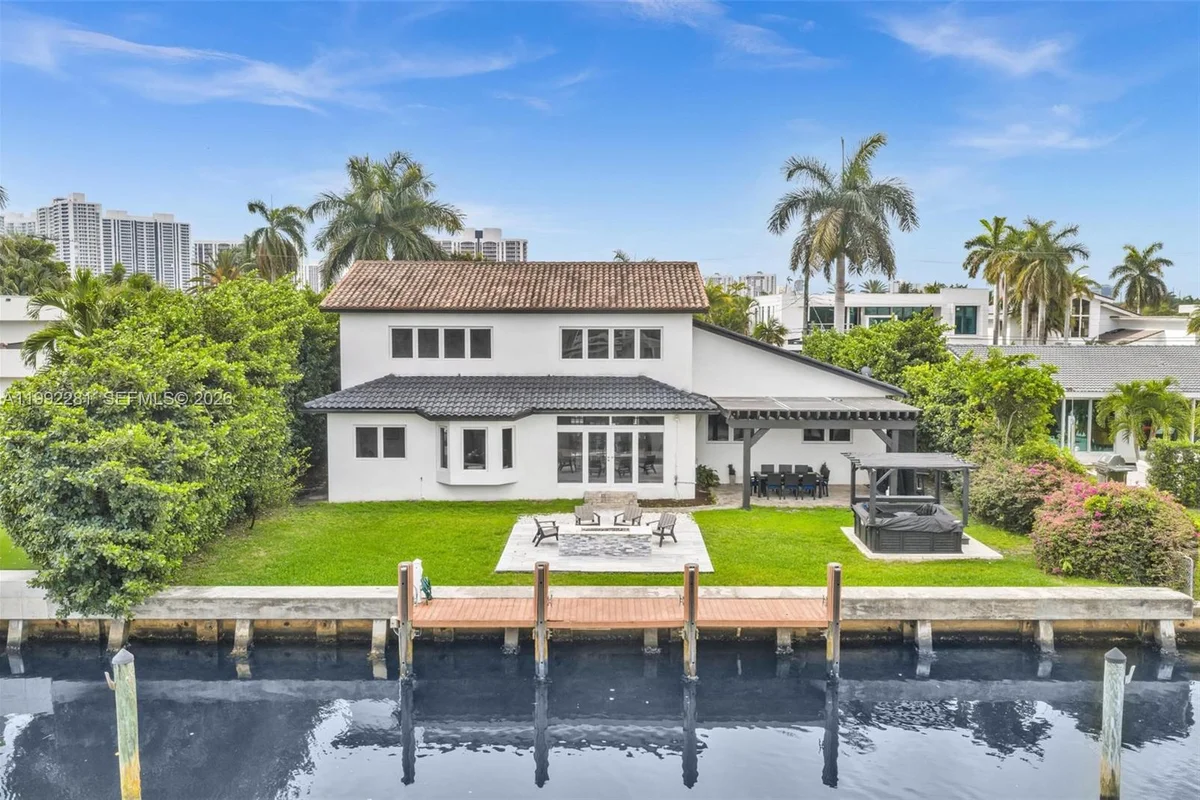 472 Sunset Dr, Hallandale Beach: photo 1 of 98