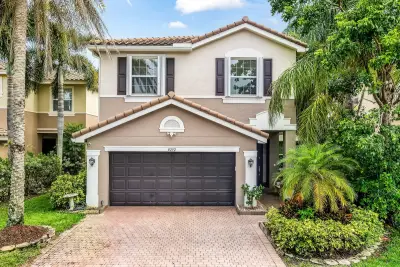 8292 Calabria Lakes Dr, Boynton Beach: photo 1 of 46