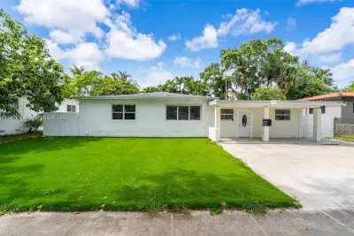 181 NE 121st St, North Miami: photo 1 of 44