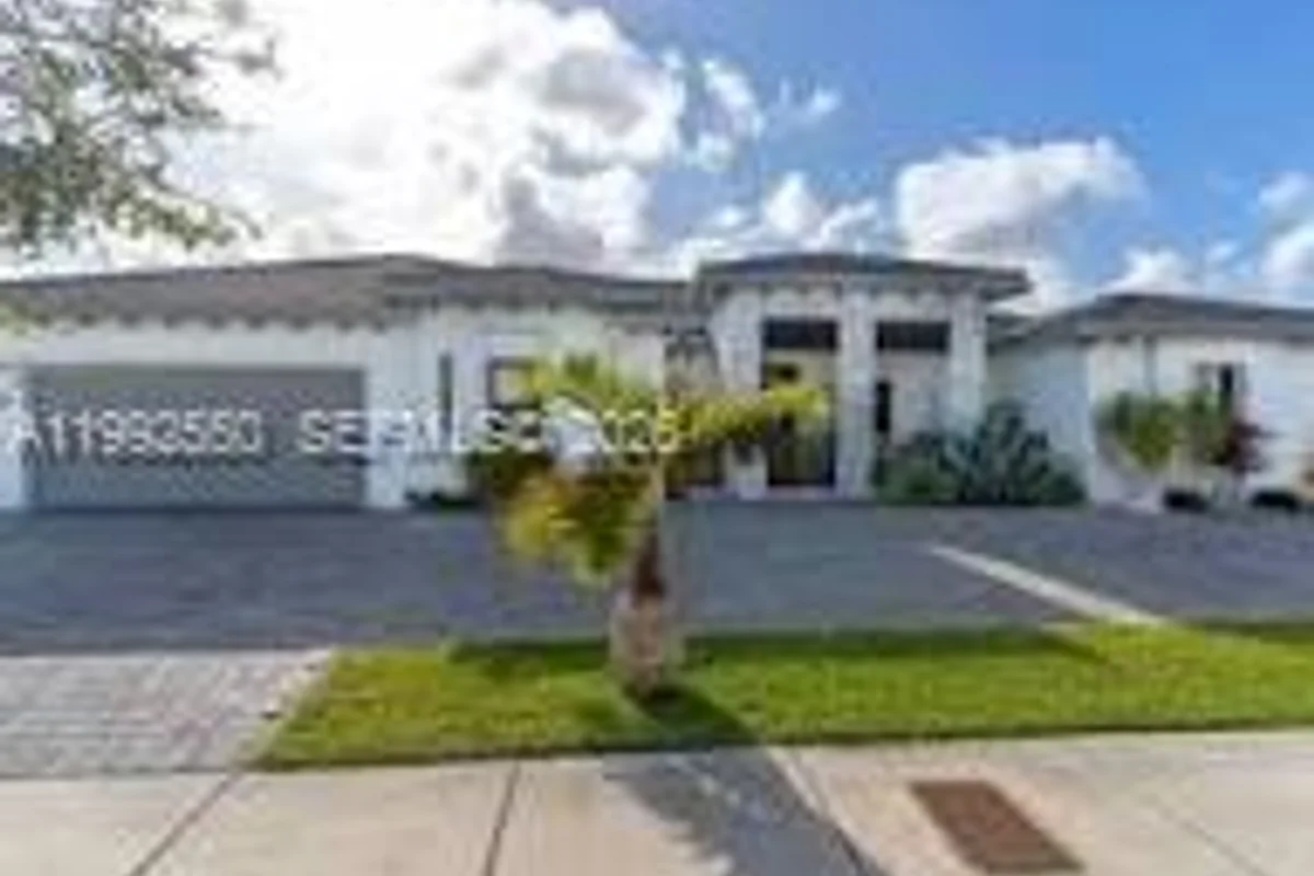 19303 SW 132nd Path, Miami: photo 1 of 28