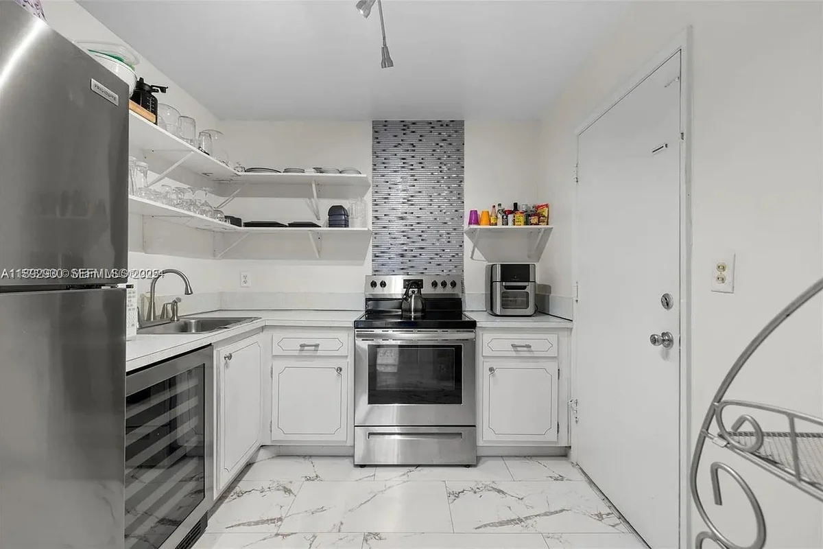 4043 NW 16th St #201, Lauderhill: photo 1 of 22