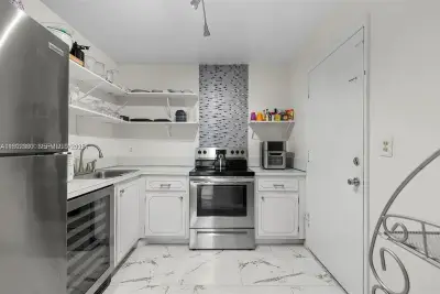 4043 NW 16th St #201, Lauderhill: photo 1 of 22