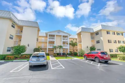17 Colonial Club Dr #204, Boynton Beach: photo 1 of 51