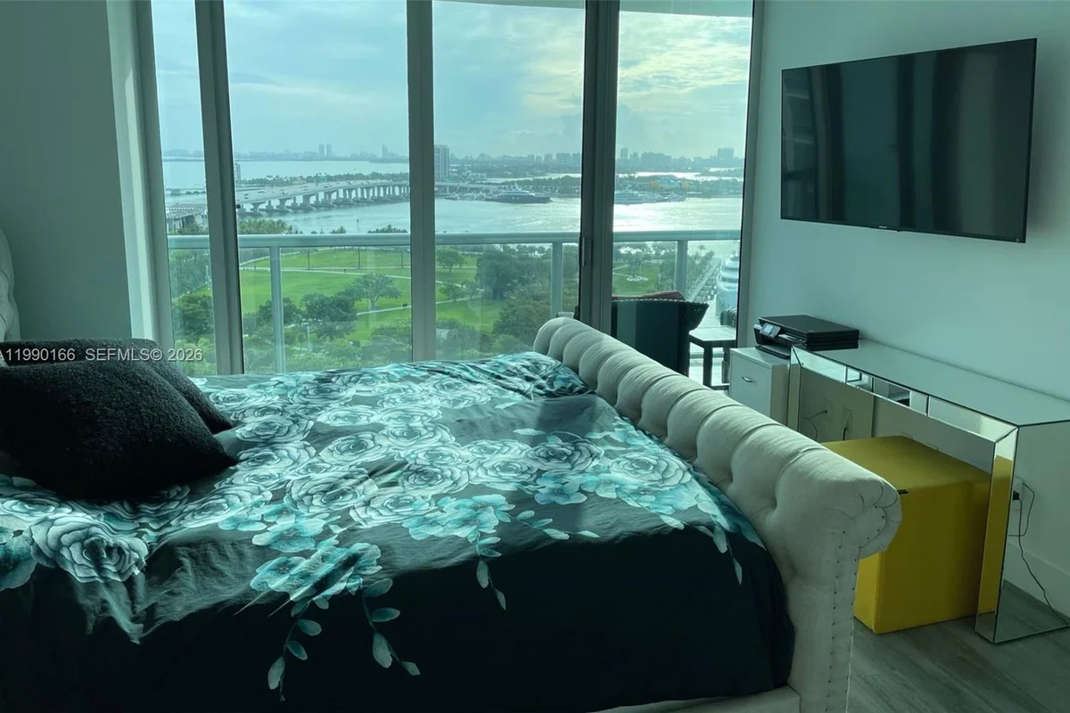 888 Biscayne Blvd #1810, Miami: photo 1 of 28