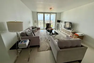2780 NE 183rd St #2107, Aventura: photo 1 of 13