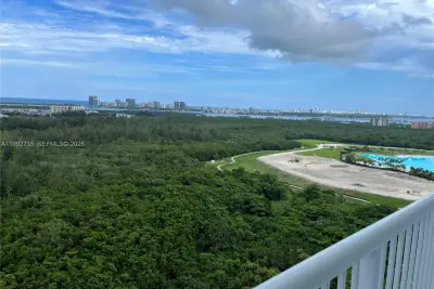 14951 Royal Oaks Ln #1706, North Miami: photo 1 of 22