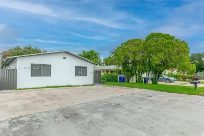 6125 SW 40th Ct, Miramar: photo 1 of 43