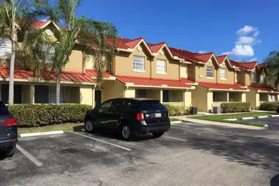 18340 NW 68th Ave #F, Hialeah: photo 1 of 15