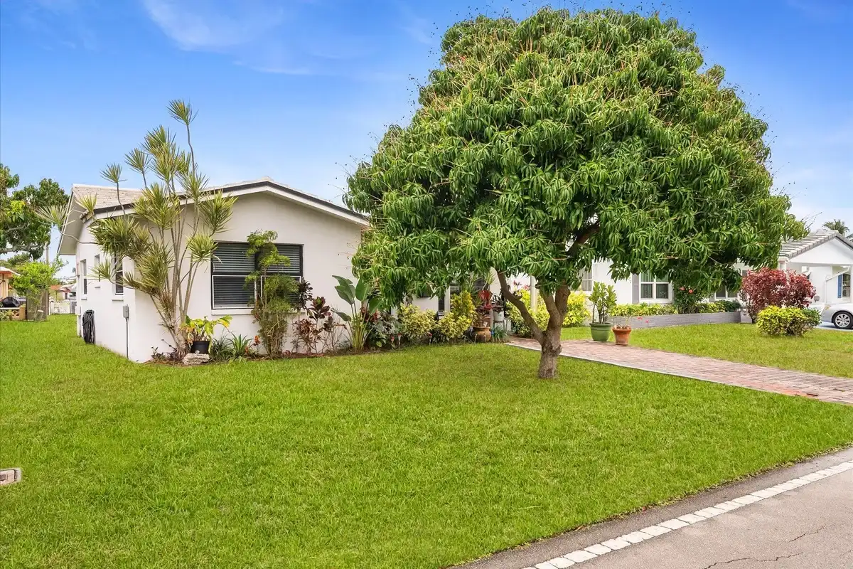 5713 NW 84th Ter, Tamarac: photo 1 of 28
