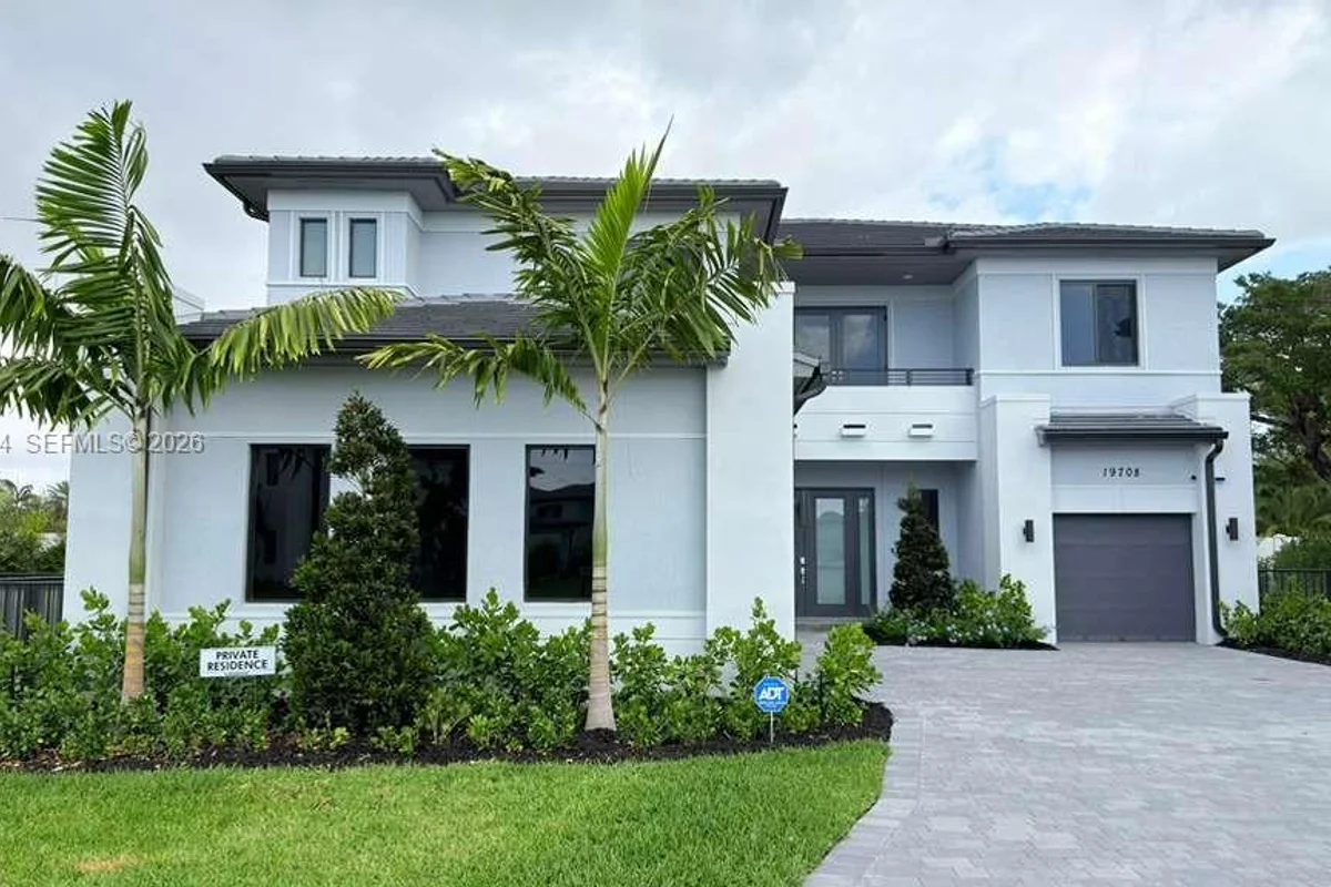 19708 NE 14th Ave, Miami: photo 1 of 51