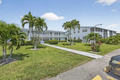 106 Camden E, West Palm Beach: photo 1 of 54