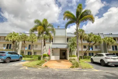 4832 Esedra Ct #204, Lake Worth: photo 1 of 12