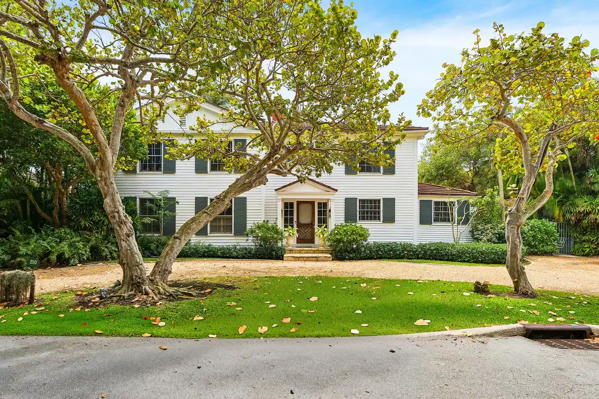 210 Merrain Rd, Palm Beach: photo 1 of 33