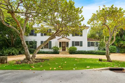 210 Merrain Rd, Palm Beach: photo 1 of 33