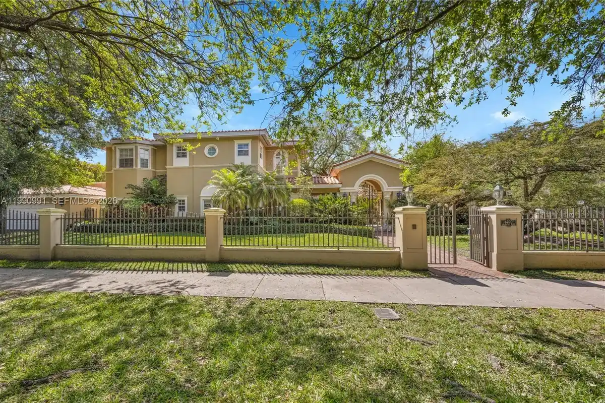 6200 Granada Blvd, Coral Gables: photo 1 of 29