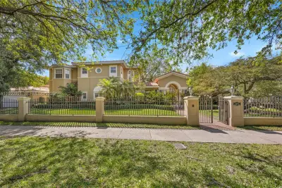 6200 Granada Blvd, Coral Gables: photo 1 of 29