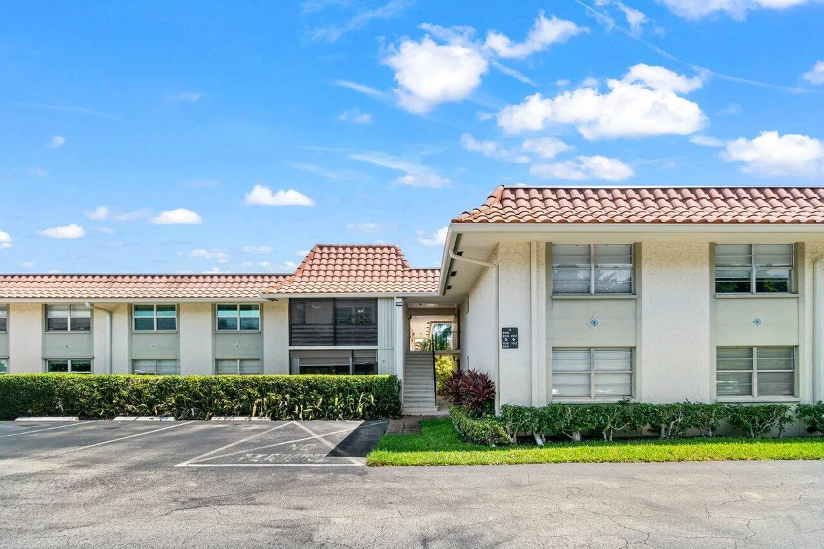 1124 NW 13th St #204a, Boca Raton: photo 1 of 30
