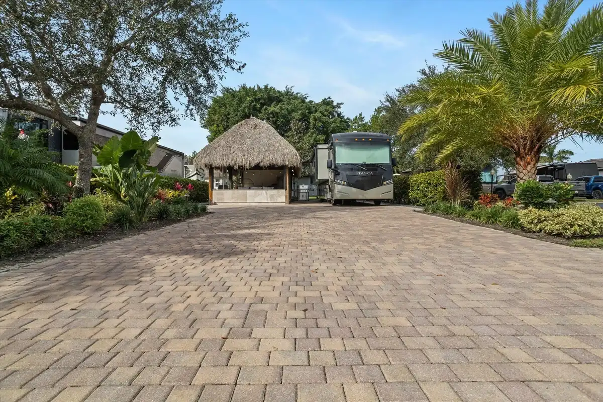 204 N Cortez Dr, Margate: photo 1 of 35