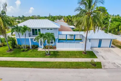 425 Hugh St, Jupiter: photo 1 of 41